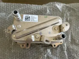 Lr124571 Land Rover New Genuine Oem Engine Oil Cooler