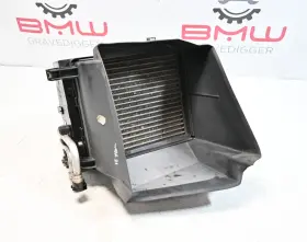 51717205946 Original Factory Genuine Front Right Passenger Side Lowe Engine Oil Cooler Radiator Oem Bmw X5m X6m 10-13